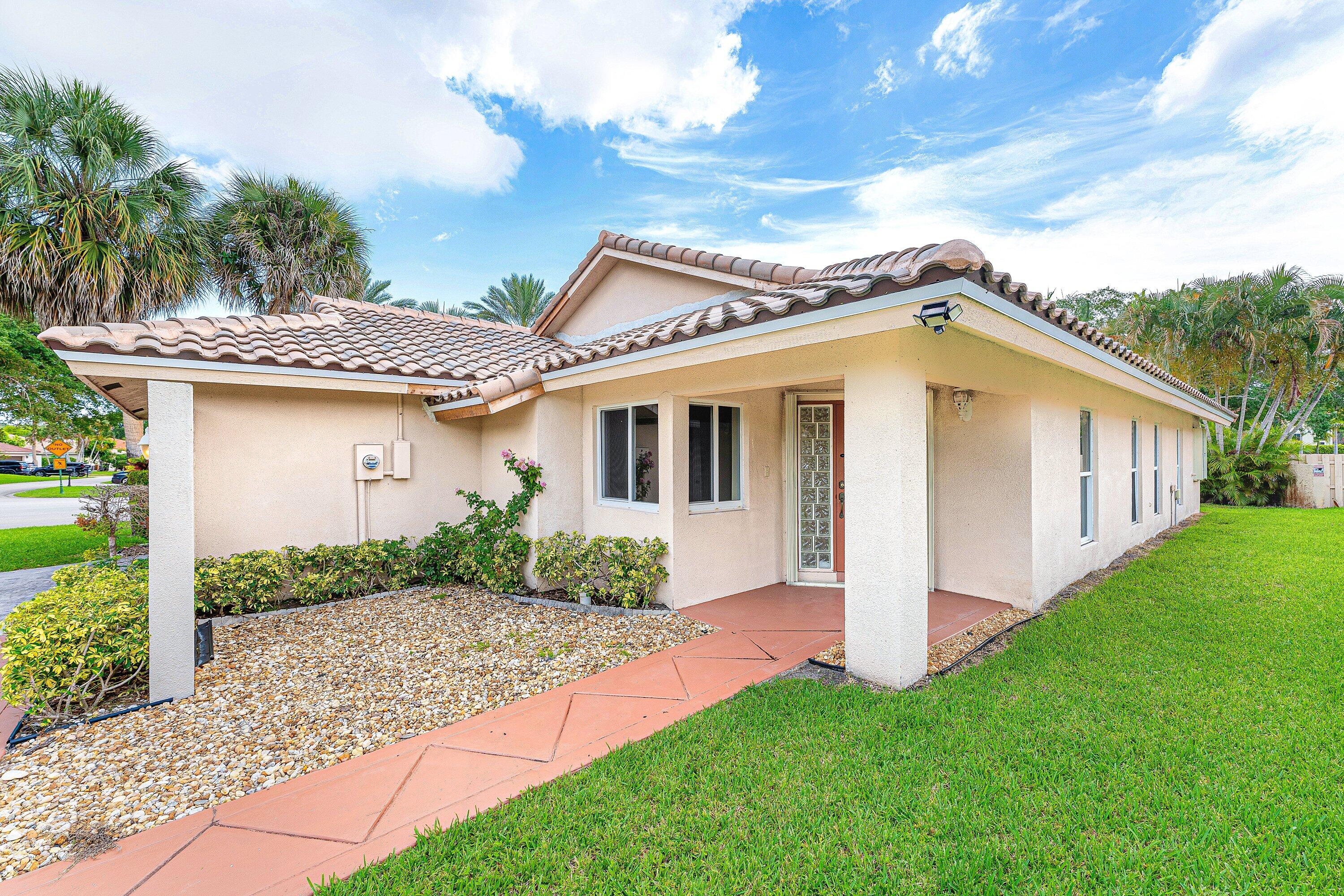 6290 Sweet Maple Lane Boca Raton, FL 33433 - Photo 3 of 28 004-6290SweetMapleLane-BocaRaton-FL-3343