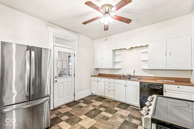 $159,900 | 208 West Main Street, Mount Summit, IN 47362