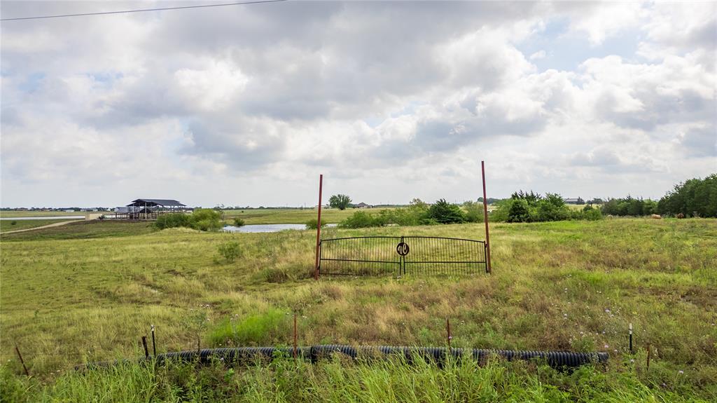 340 Stevens Road Ennis, TX 75119 - Photo 1 of 18 a view of an ocean with a big yard