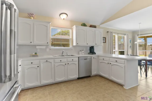 $299,900 | 38405 Oakleigh Lane, Prairieville, LA 70769