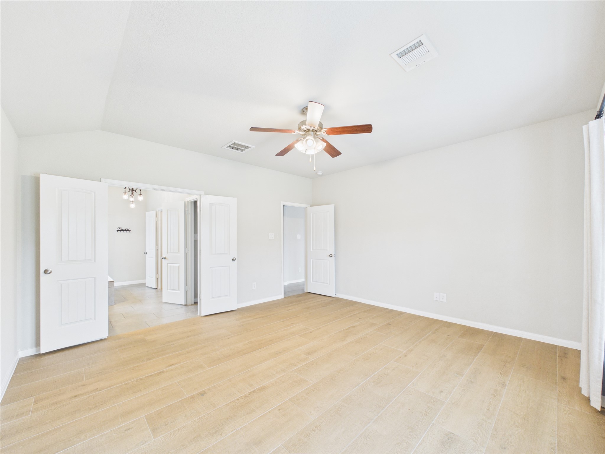 721 Rim Water Drive Alvin, TX 77511 - Photo 19 of 40 a view of an empty room