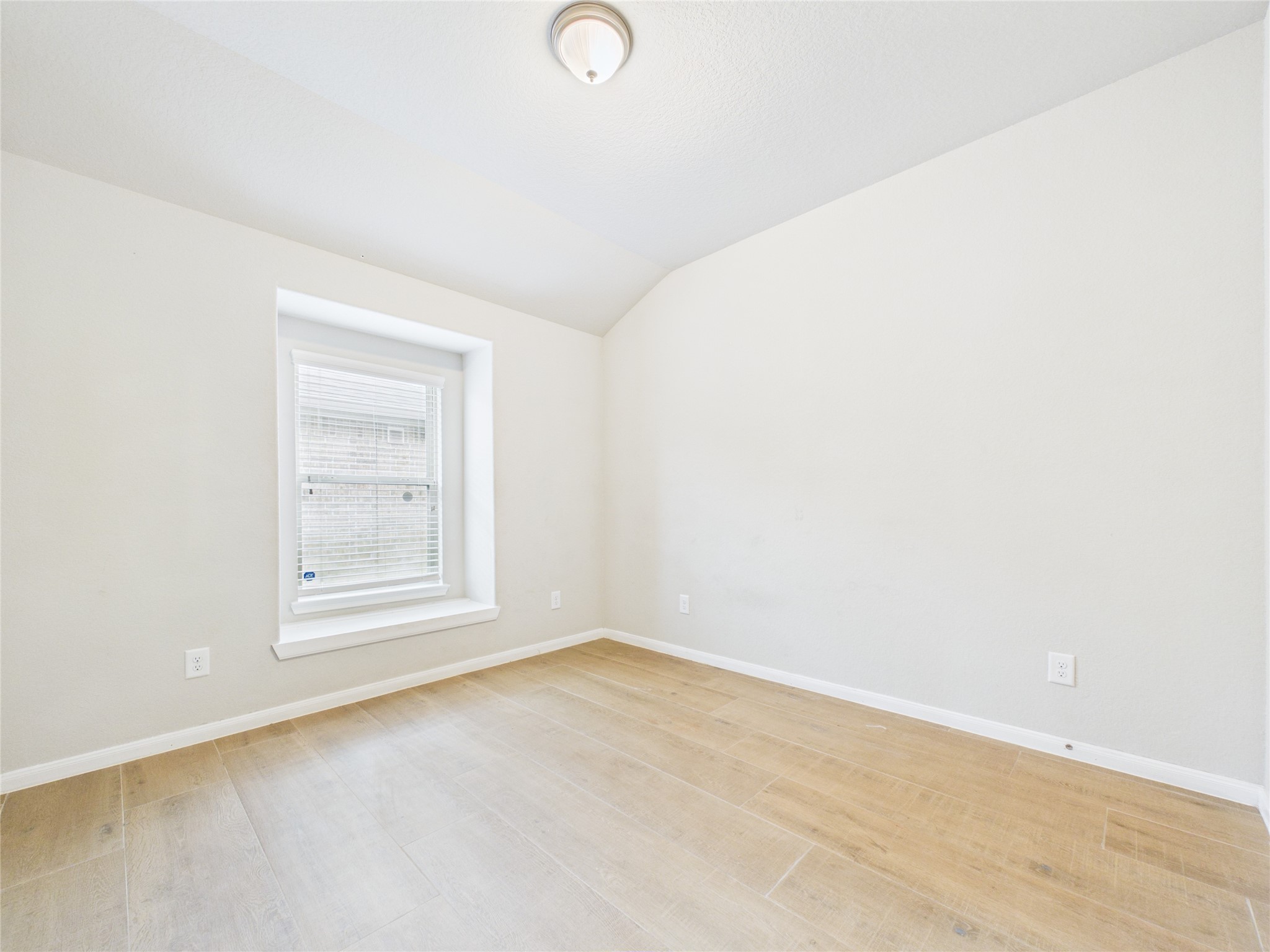 721 Rim Water Drive Alvin, TX 77511 - Photo 27 of 40 an empty room with a window