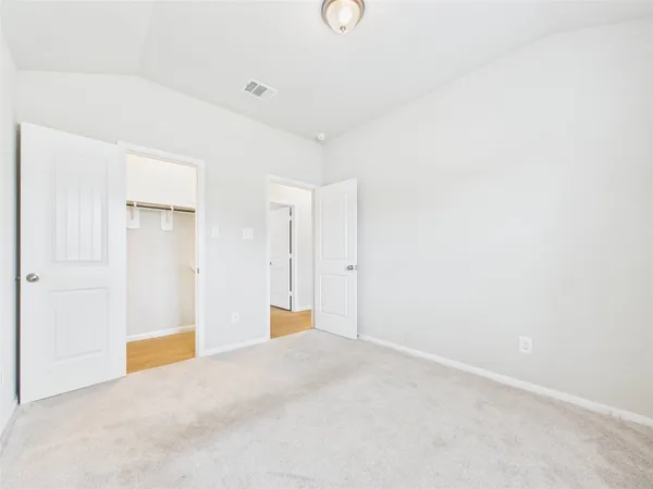 a view of a house with backyard and garden