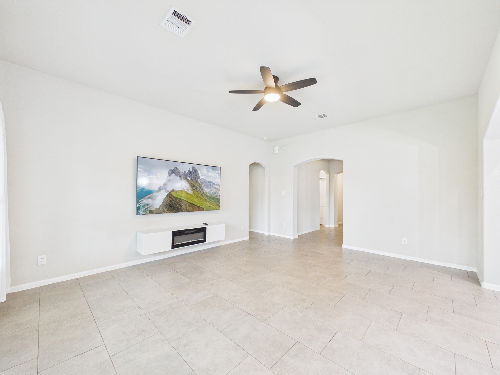 721 Rim Water Drive Alvin, TX 77511 - Photo 3 of 40 an empty room with projector and fan