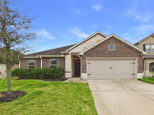 $2,400 | 721 Rim Water Drive, Alvin, TX 77511
