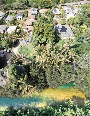 a view of residential houses with yard