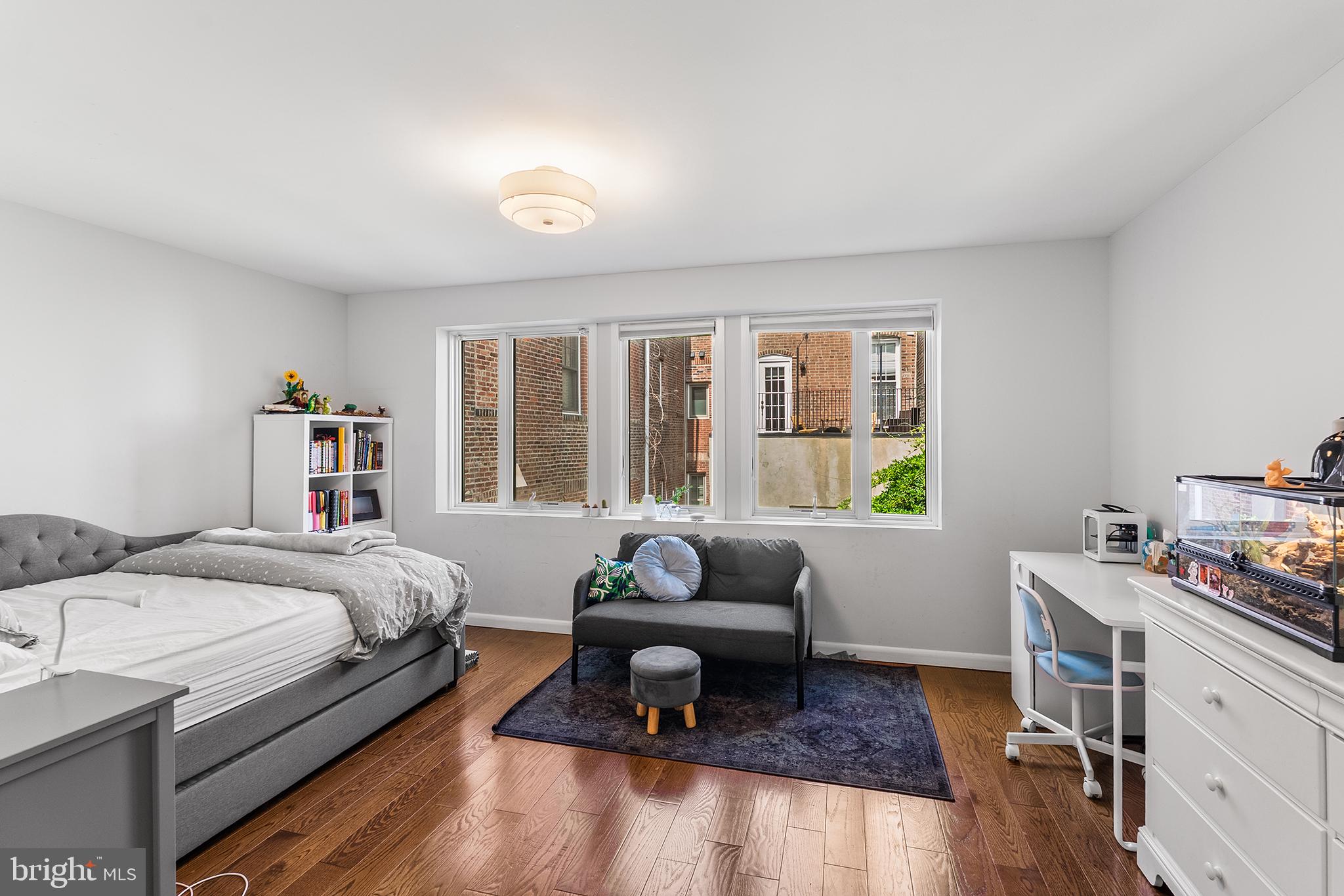 631 Addison Street Philadelphia, PA 19147 - Photo 14 of 25 2nd floor rear - large bedroom