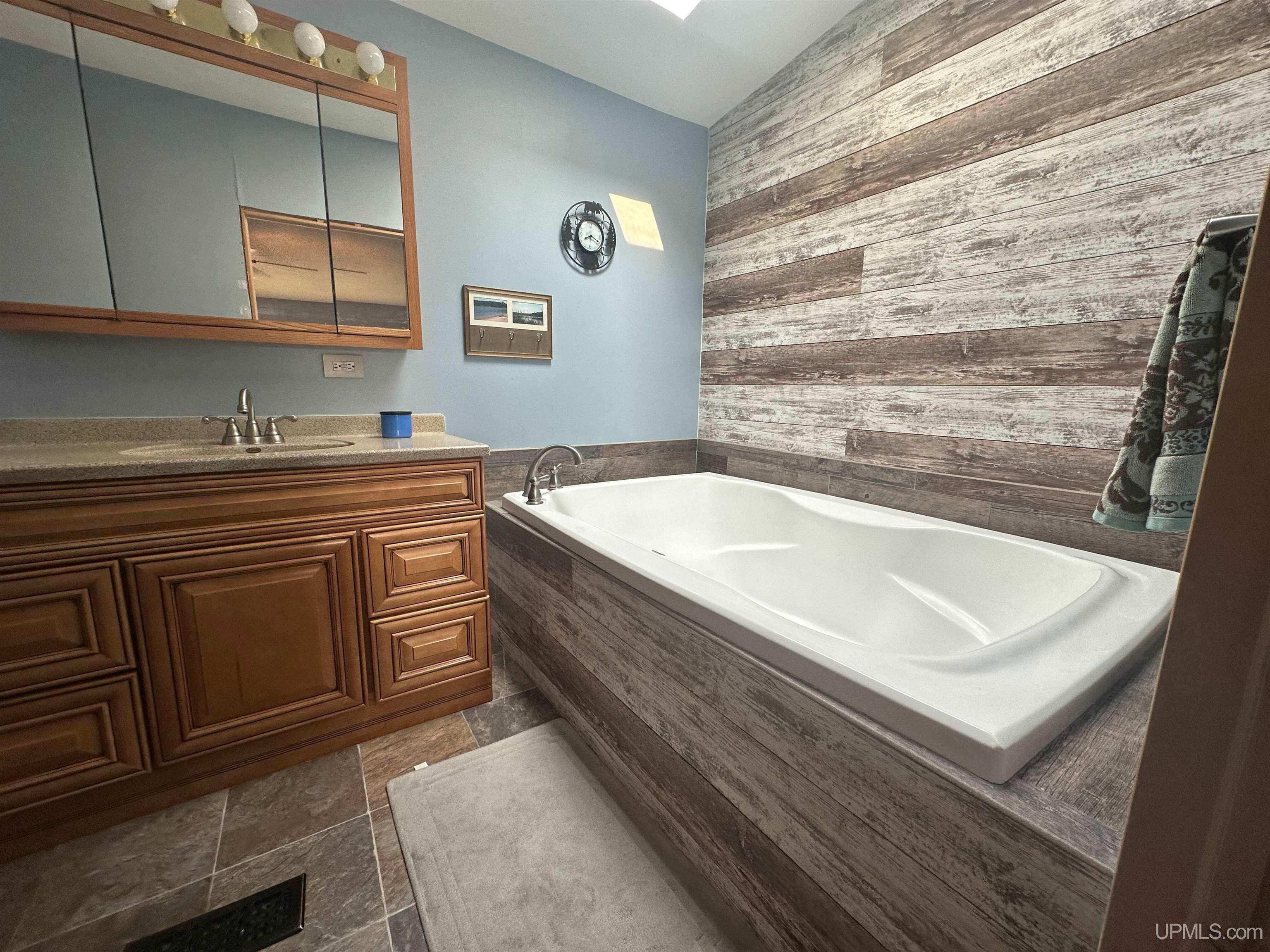 5651 J Road Escanaba, MI 49829 - Photo 14 of 18 Gallery Image 14