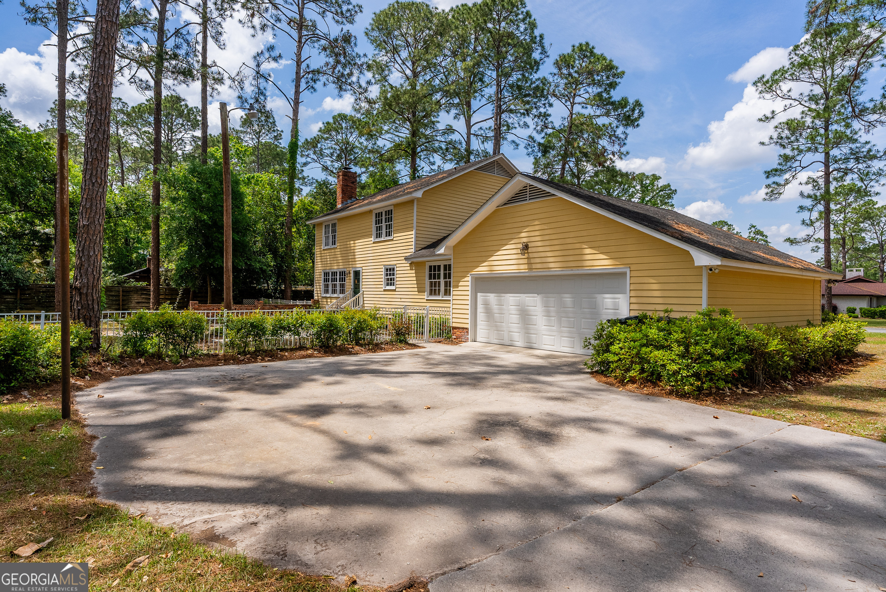 1312 Atlantic Avenue Waycross, GA 31501 - Photo 28 of 34 a front view of a house with a garden