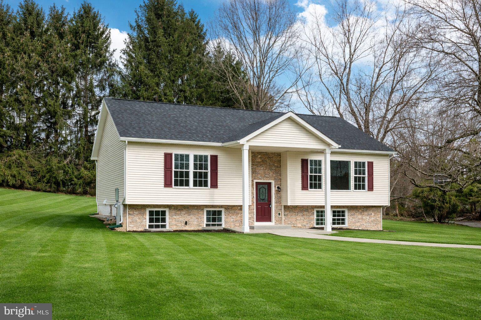 New home on 1 acre - lawn added virtually