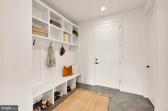 a view of an entryway with a workspace