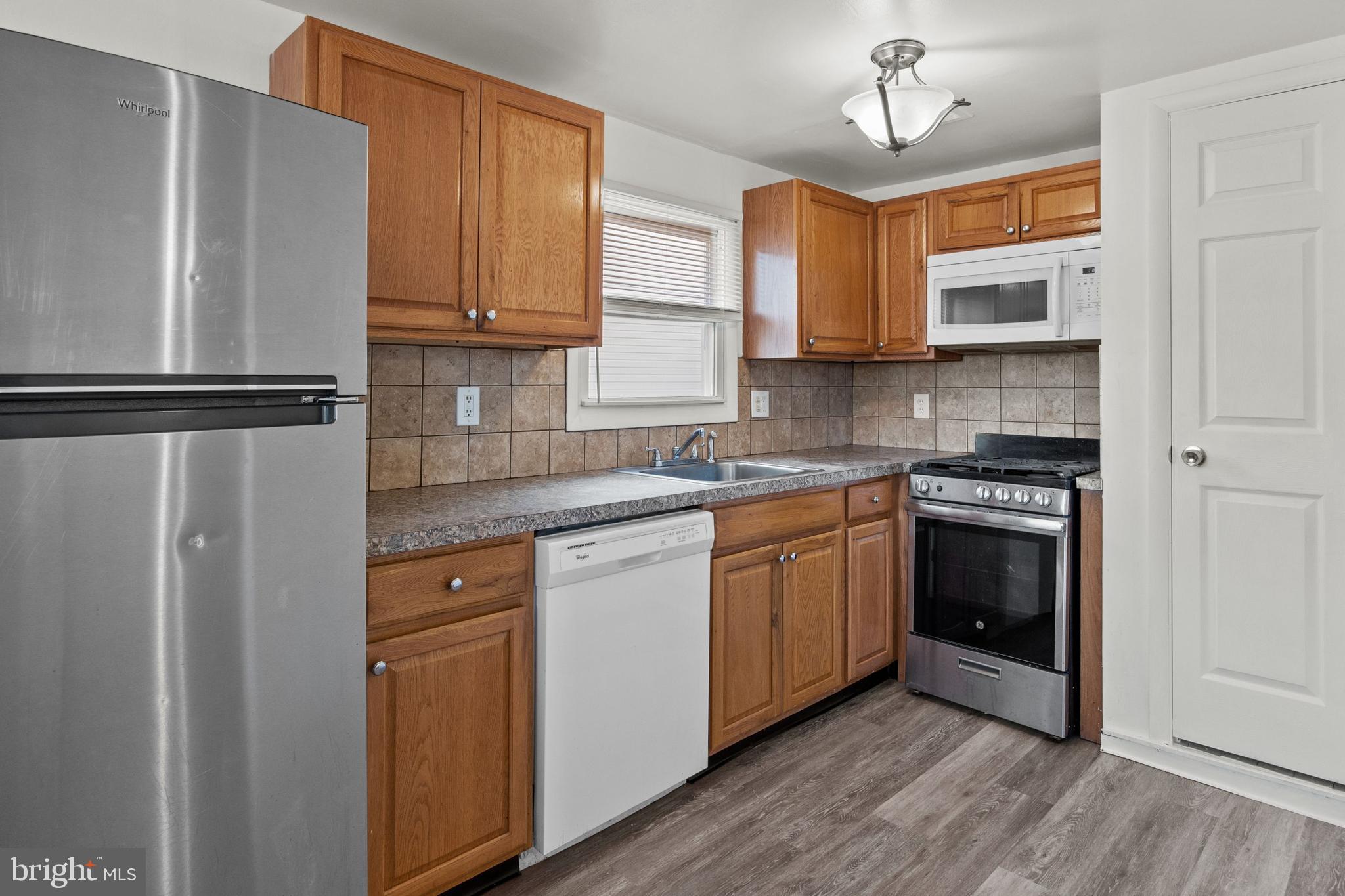 2850 Sebring Road Philadelphia, PA 19152 - Photo 4 of 23 Gallery Image 4