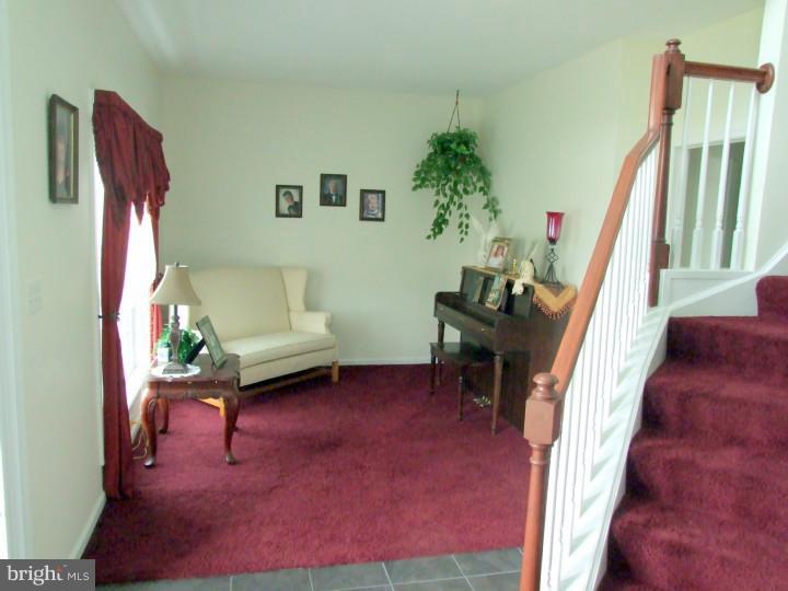 235 Graves Road Oxford, PA 19363 - Photo 5 of 25 Living Room