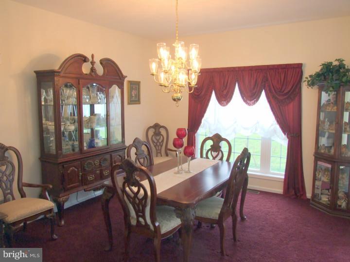 235 Graves Road Oxford, PA 19363 - Photo 6 of 25 Dining Room