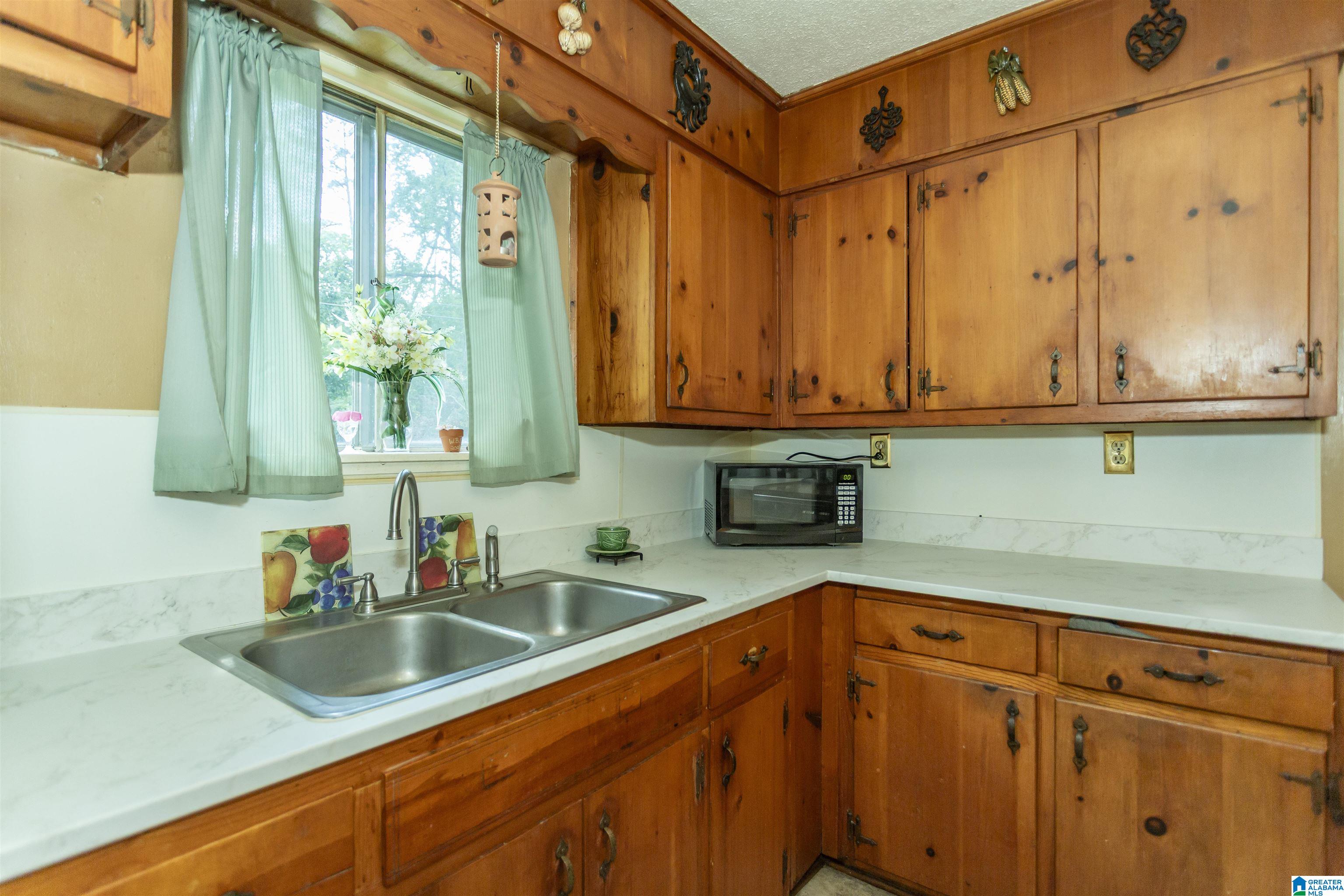 627 Pinewood Avenue Bessemer, AL 35023 - Photo 20 of 48