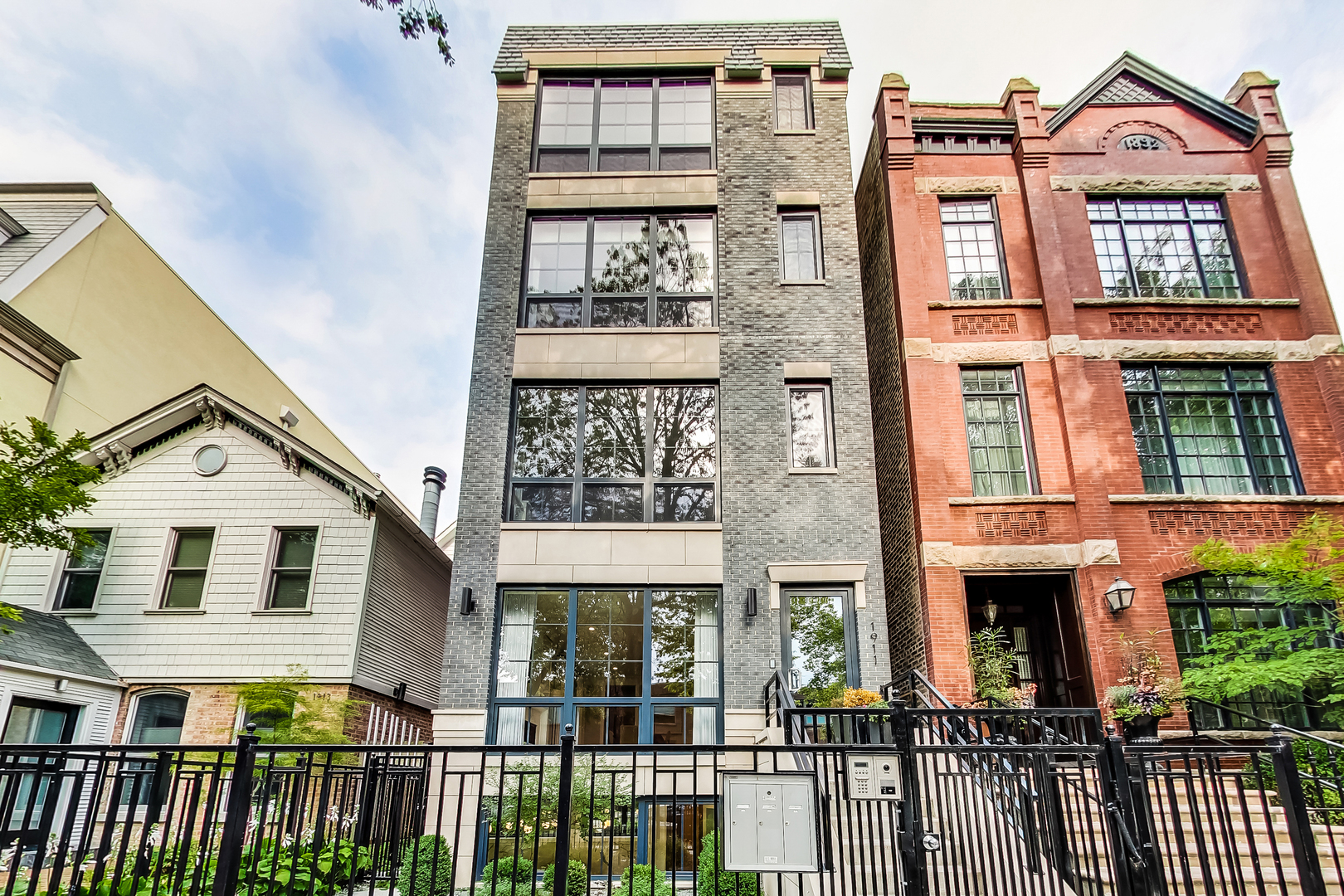 1911 North Mohawk Street, Unit 1 Chicago, IL 60614 - Photo 1 of 6 front view of a building