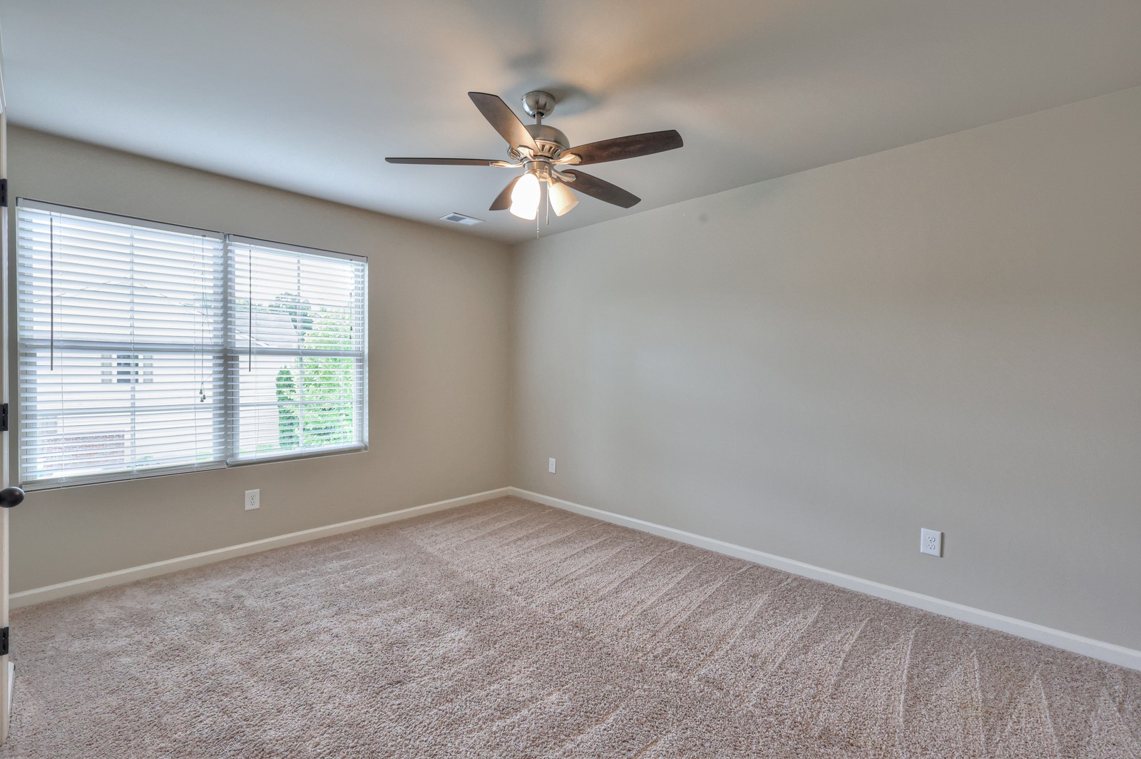 911 Brigade Loop Murfreesboro, TN 37128 - Photo 25 of 29 a view of an empty room with a window
