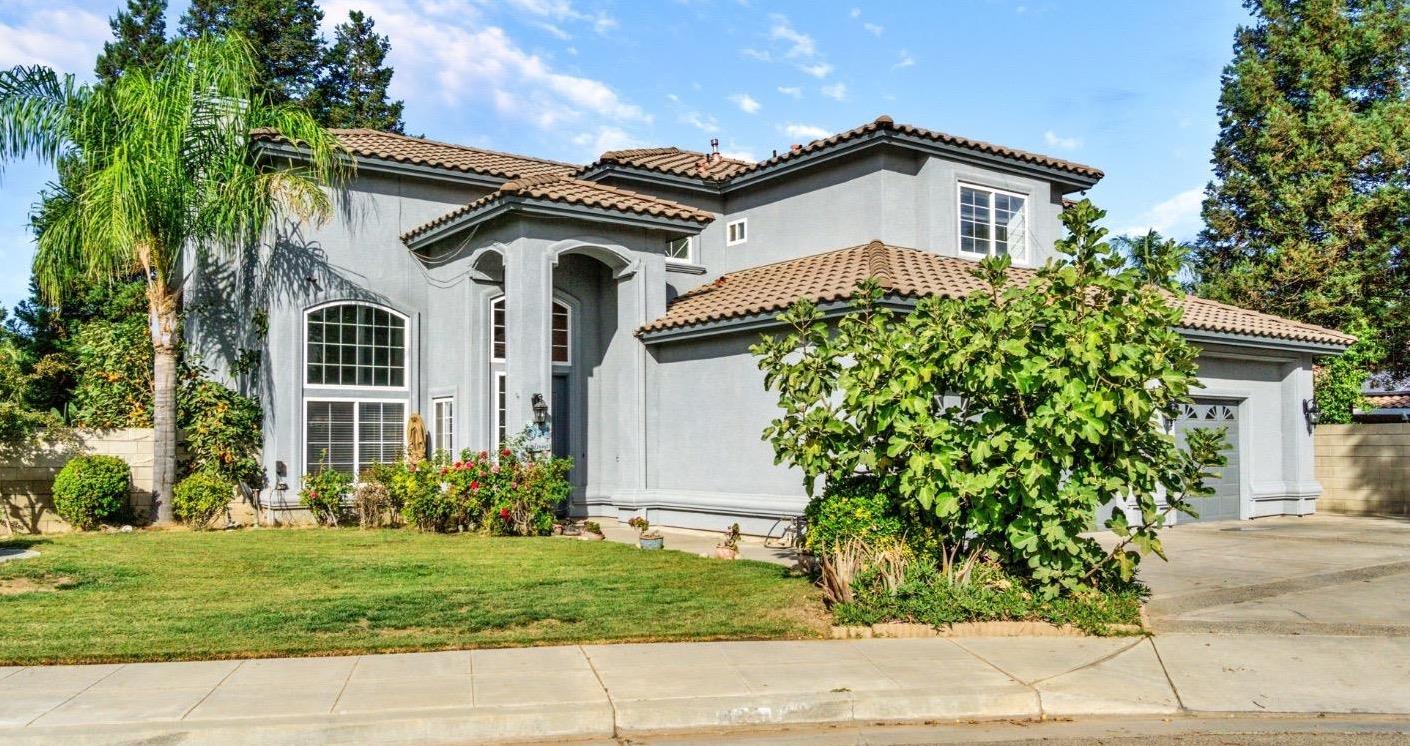 3089 Express Court Madera, CA 93637 - Photo 3 of 39 a front view of a house with a garden