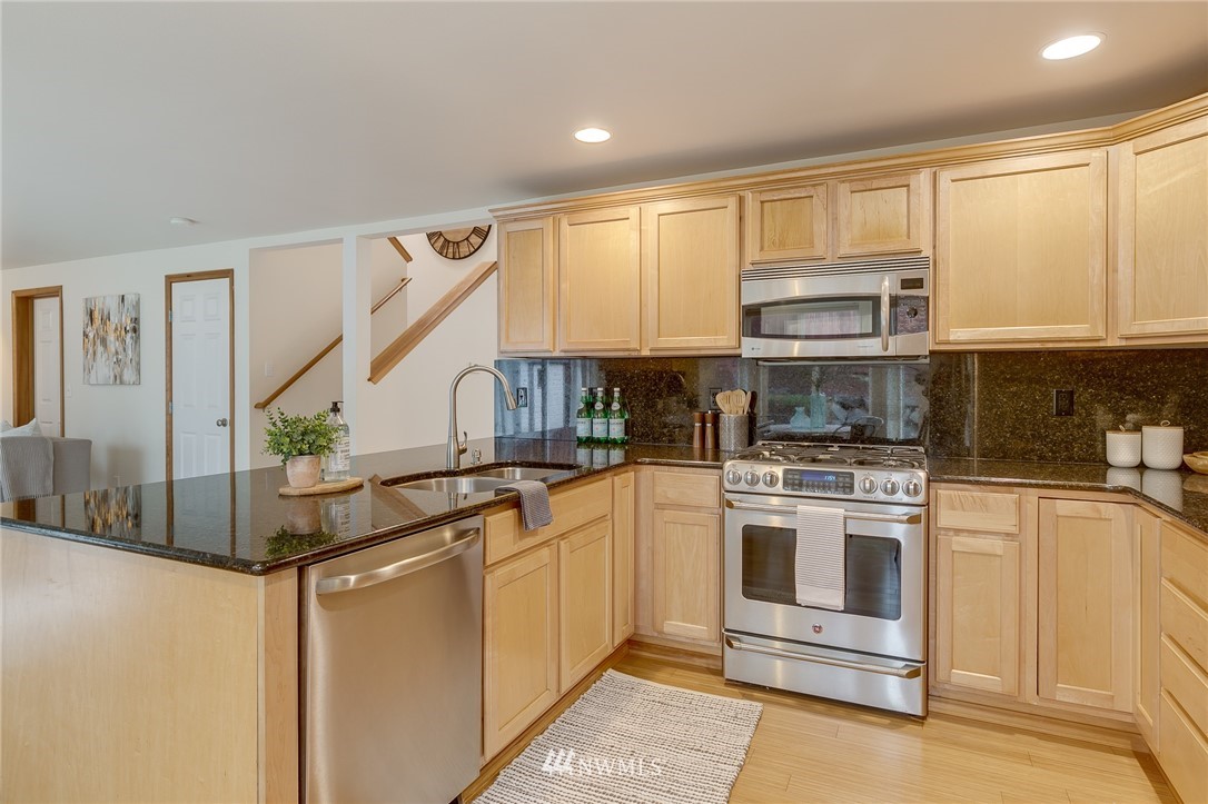 6126 Southeast 2nd Lane Renton, WA 98059 - Photo 8 of 29 Gallery Image 8