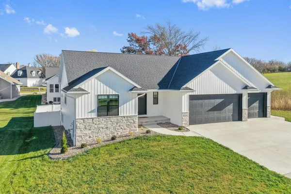 $619,900 | 1104 Bay Mist Drive, Green Bay, WI 54311