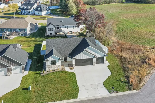 $619,900 | 1104 Bay Mist Drive, Green Bay, WI 54311