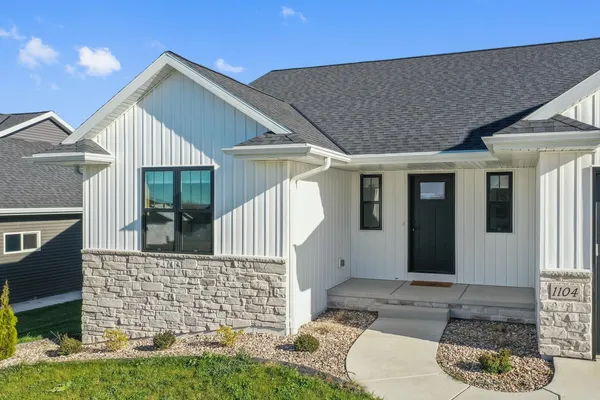 $619,900 | 1104 Bay Mist Drive, Green Bay, WI 54311