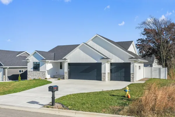 $619,900 | 1104 Bay Mist Drive, Green Bay, WI 54311