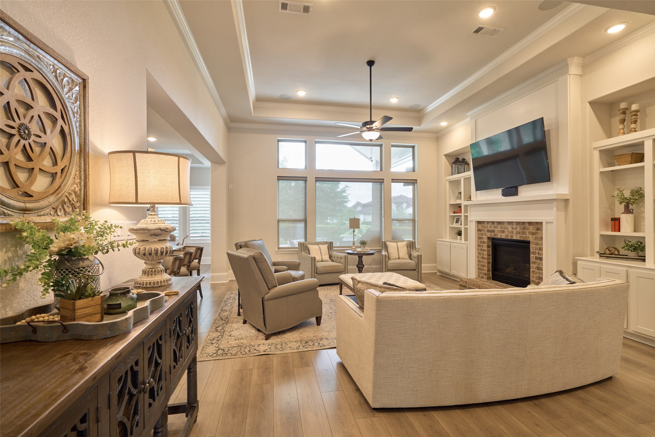 10090 South Goshawk Trail Conroe, TX 77385 - Photo 15 of 43 Expansive windows with views from family room, kitchen, breakfast room, and primary suite.