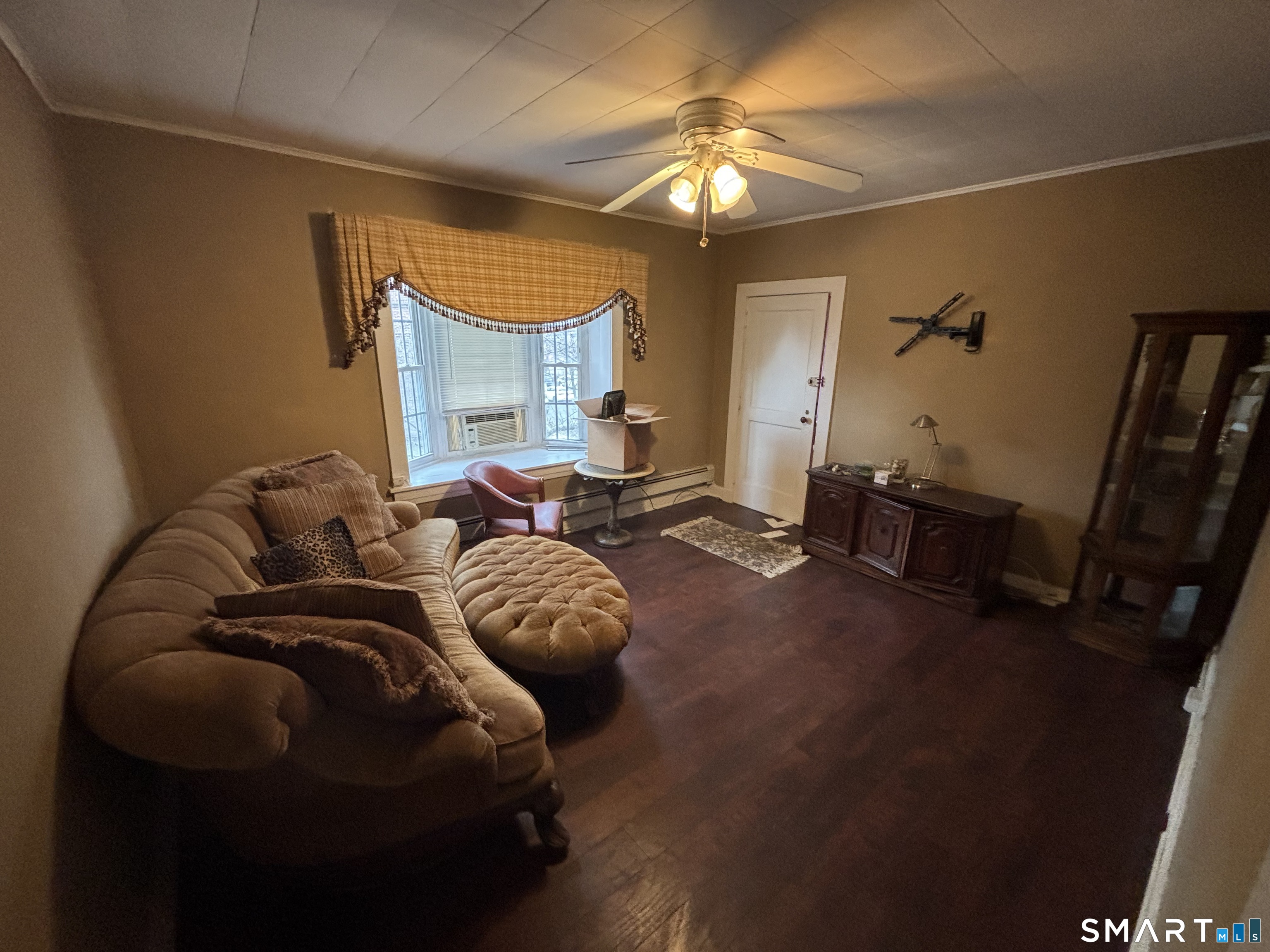 566 Wilmot Avenue Bridgeport, CT 06607 - Photo 2 of 10