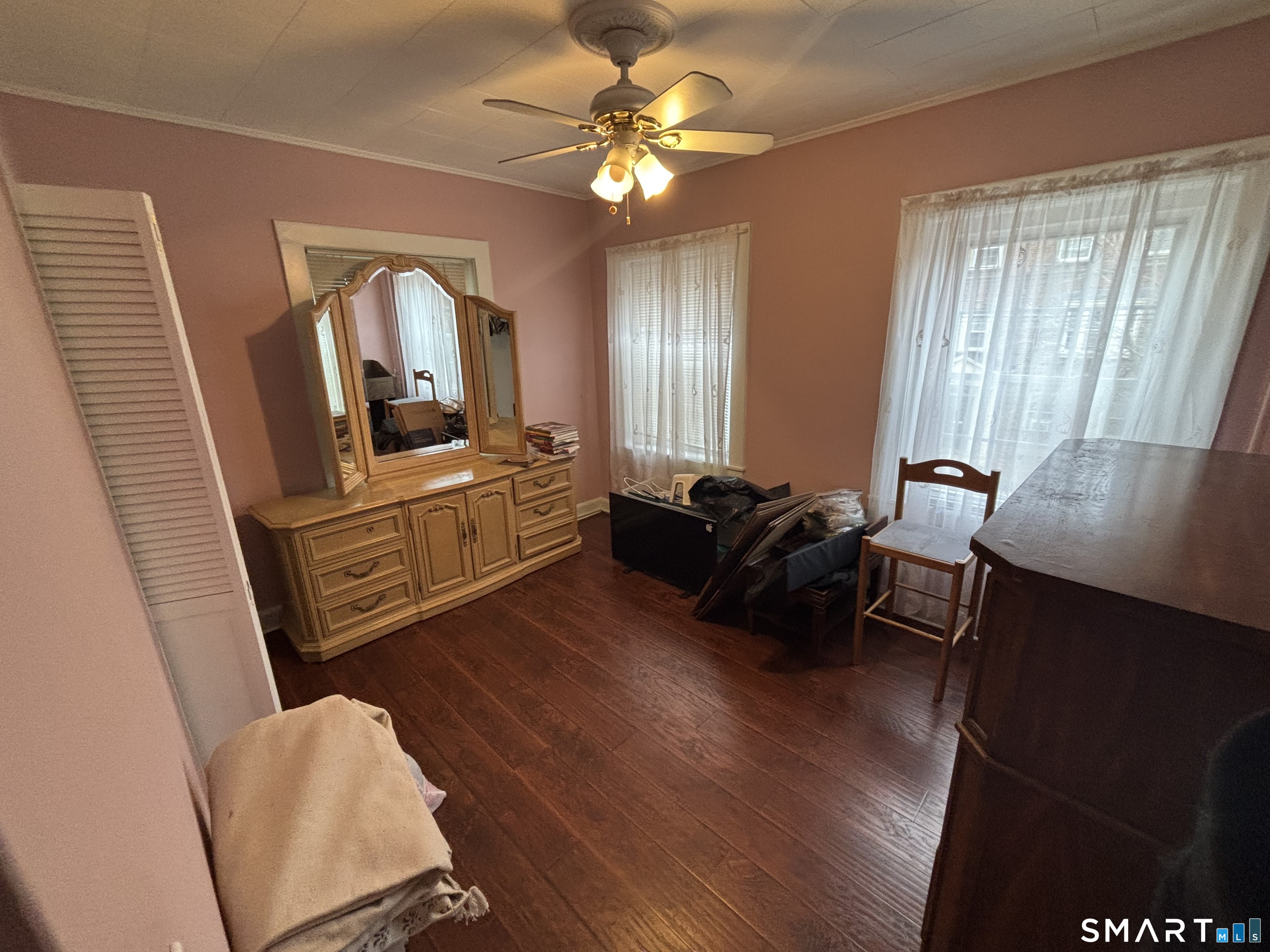 566 Wilmot Avenue Bridgeport, CT 06607 - Photo 5 of 10