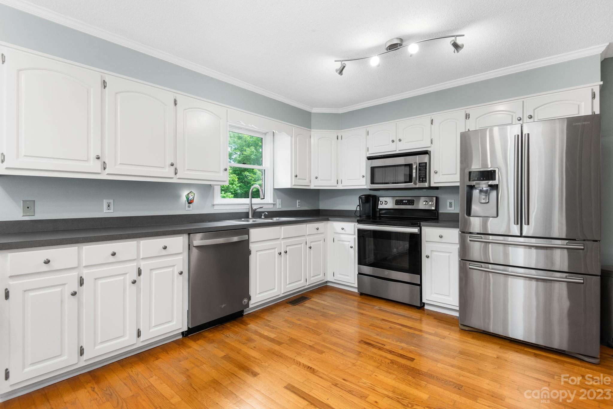 211 Fox Ridge Lane Hickory, NC 28601 - Photo 12 of 48 Gallery Image 12