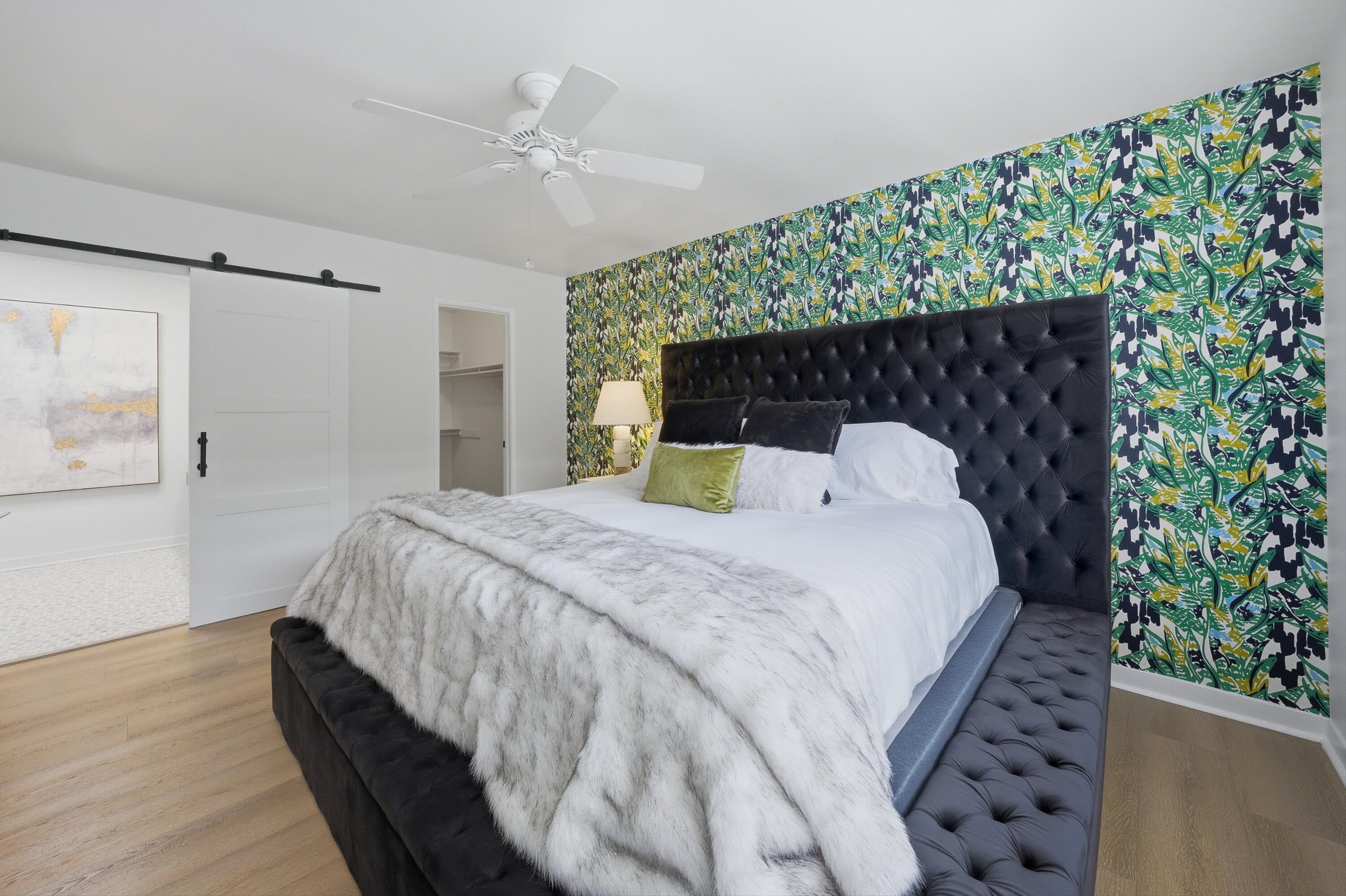 23 Leon Way Rancho Mirage, CA 92270 - Photo 20 of 32 a bedroom with a bed and a chandelier