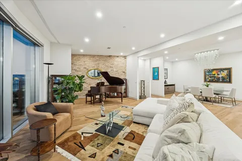 $1,049,000 | 1600 Post Oak Boulevard, Unit 802, Houston, TX 77056