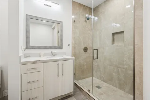 $1,049,000 | 1600 Post Oak Boulevard, Unit 802, Houston, TX 77056