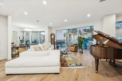 $1,049,000 | 1600 Post Oak Boulevard, Unit 802, Houston, TX 77056