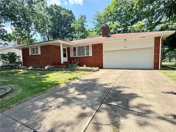 $215,000 | 6230 Foxridge Drive, Youngstown, OH 44512