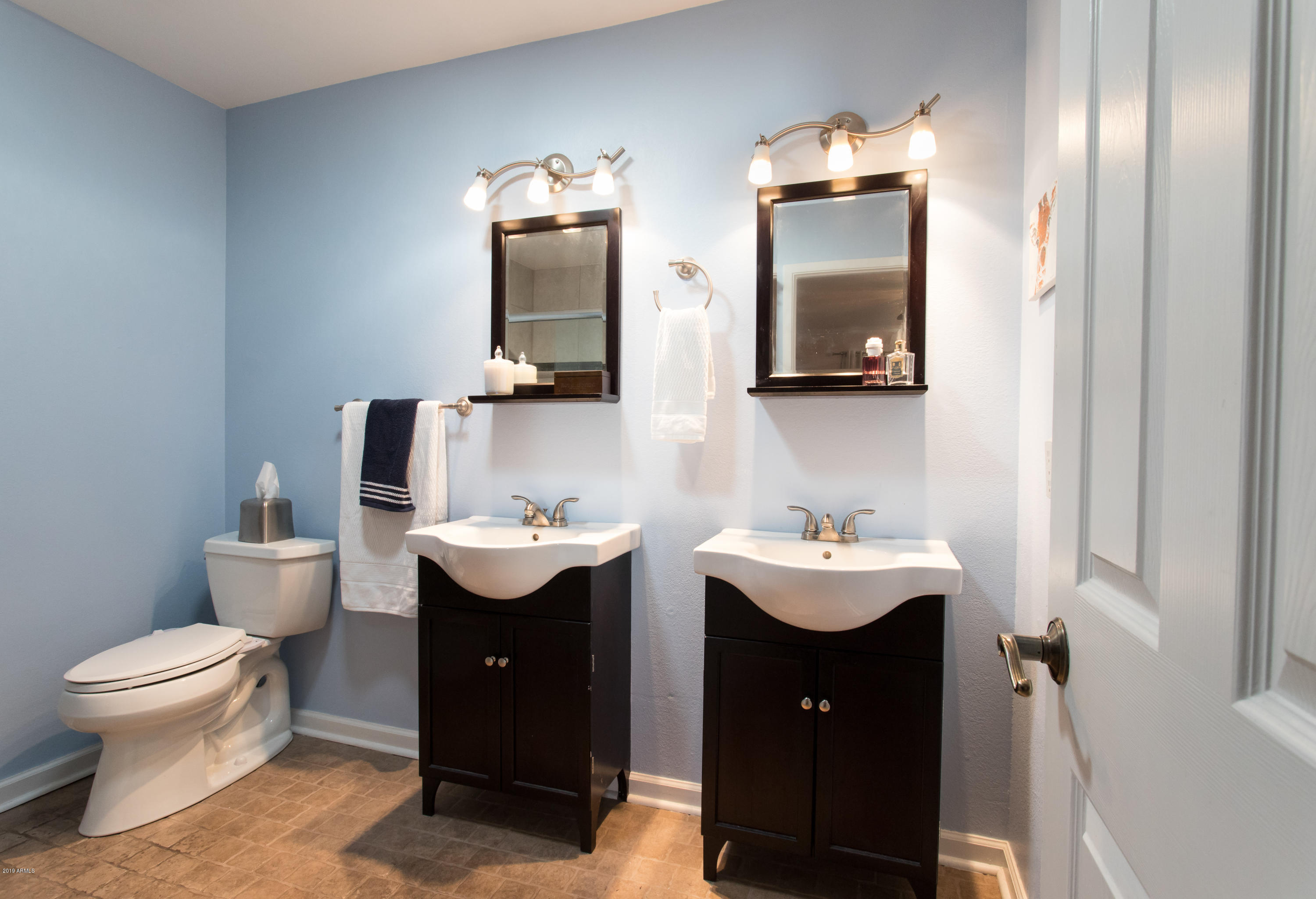 2922 West Lamar Road Phoenix, AZ 85017 - Photo 14 of 23 2922 W Lamar m bath