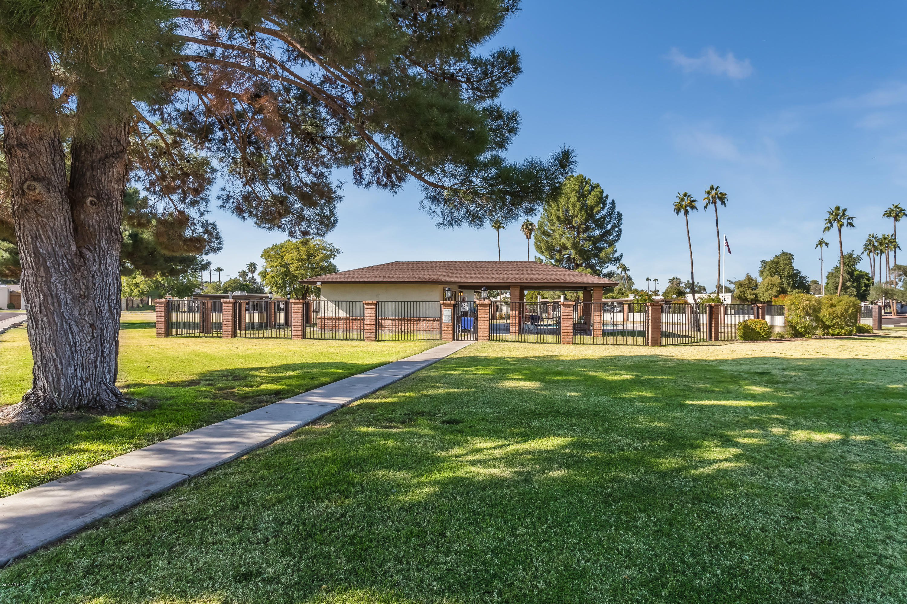 2922 West Lamar Road Phoenix, AZ 85017 - Photo 22 of 23 2922 W Lamar clubhouse
