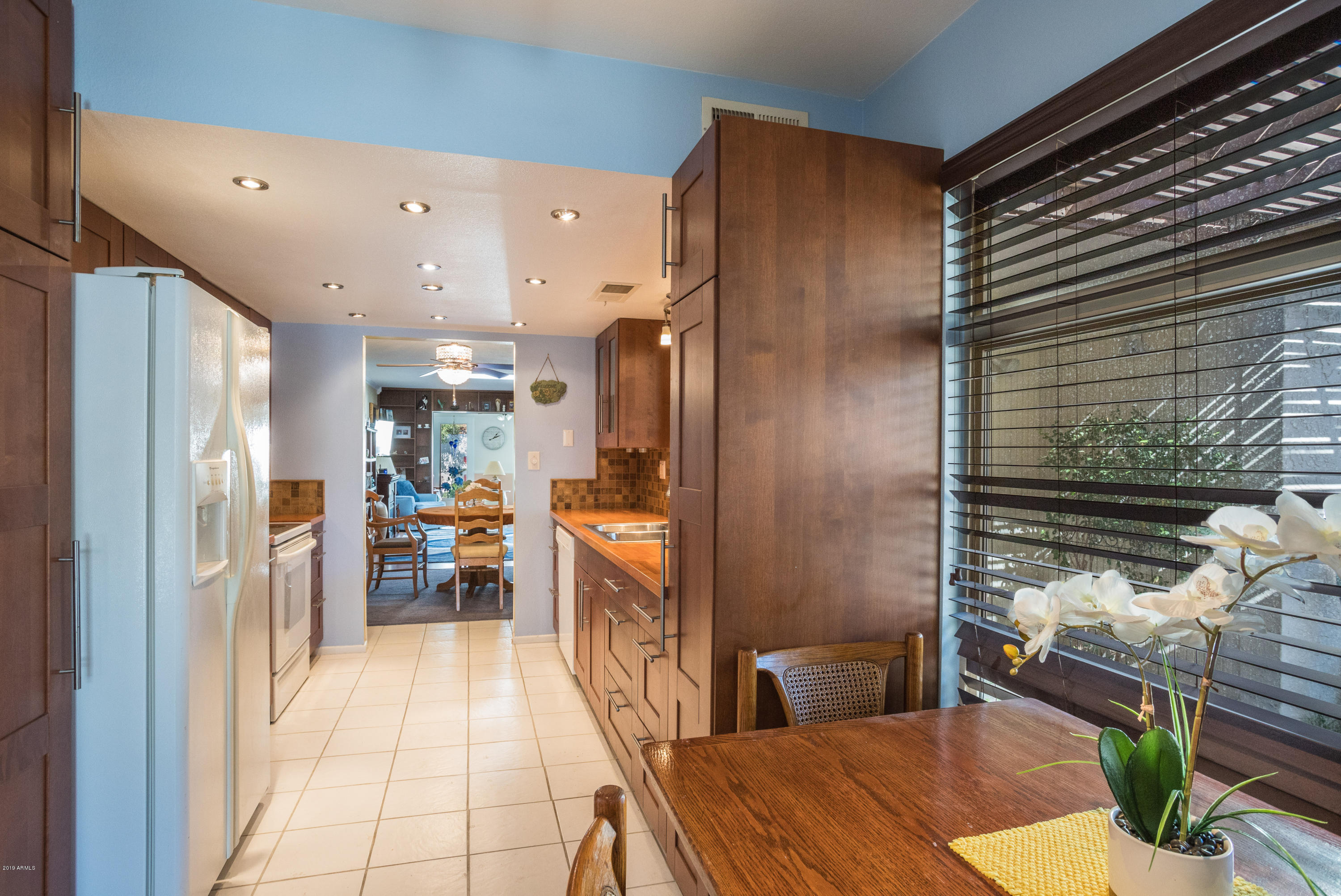 2922 West Lamar Road Phoenix, AZ 85017 - Photo 8 of 23 2922 W Lamar kitchen