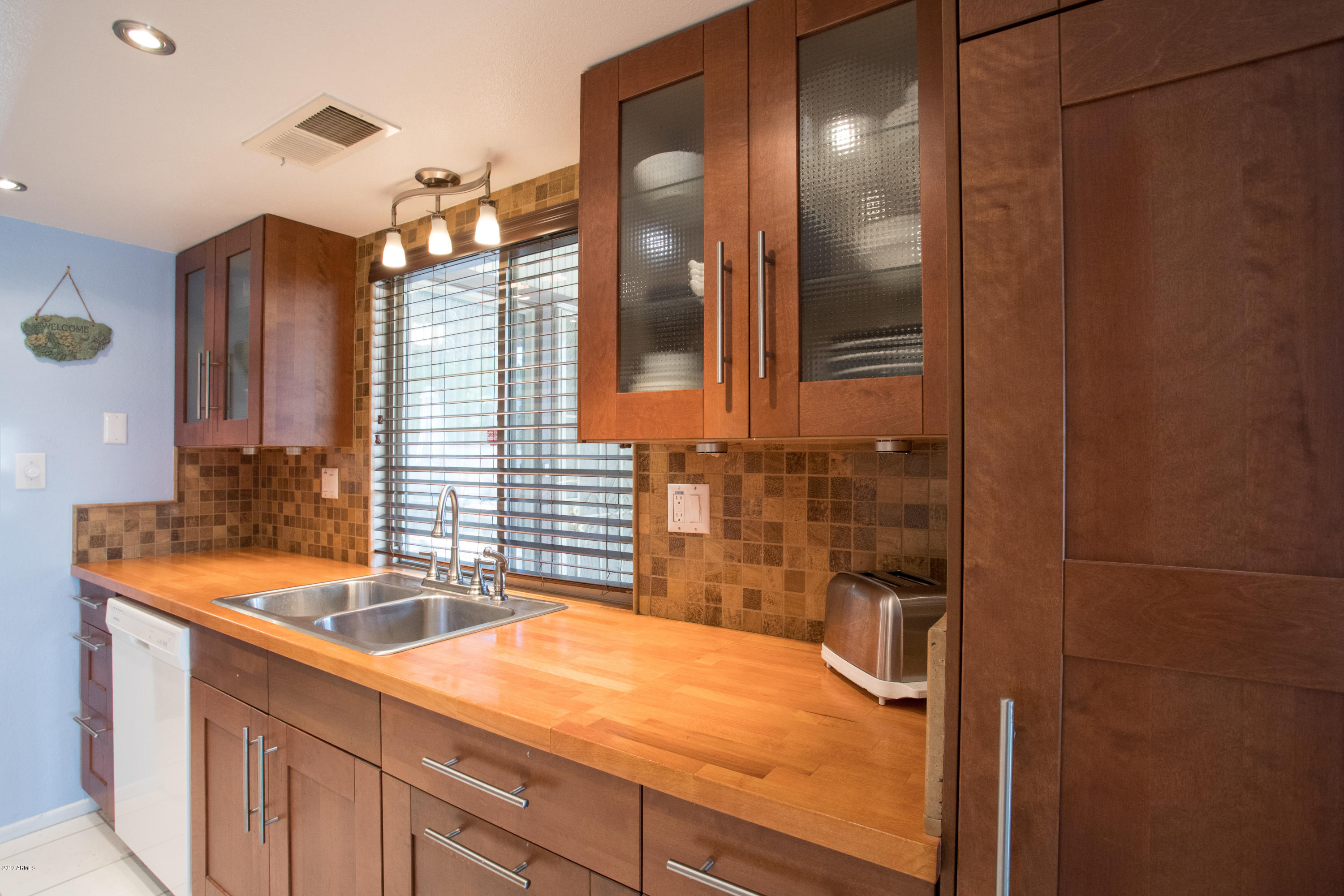2922 West Lamar Road Phoenix, AZ 85017 - Photo 10 of 23 2922 W Lamar kitchen 3