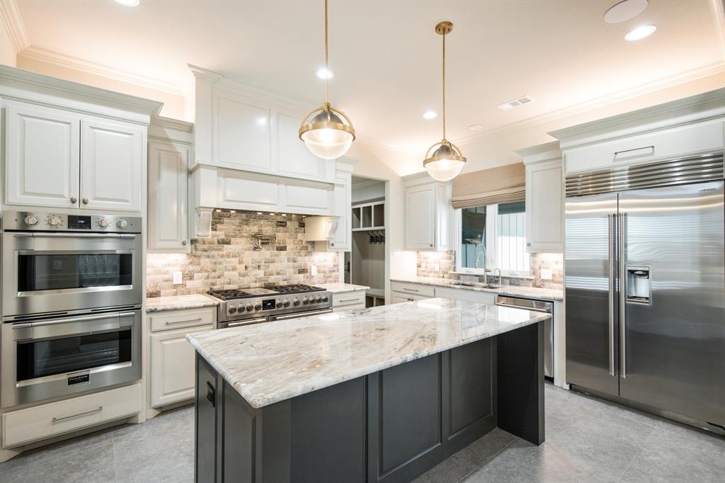 470 Forreston Road Waxahachie, TX 75165 - Photo 25 of 38 Kitchen with crown molding, white cabinets, and high quality appliances