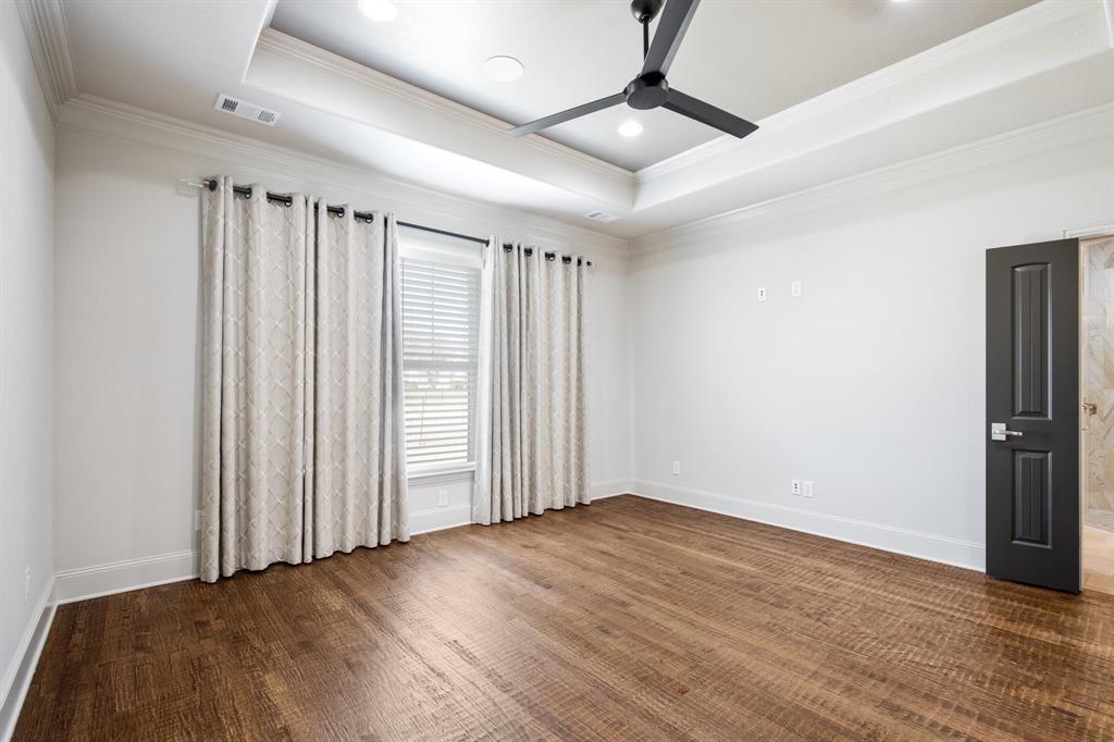 470 Forreston Road Waxahachie, TX 75165 - Photo 29 of 38 Empty room featuring a tray ceiling, ornamental molding, visible vents, and ceiling fan