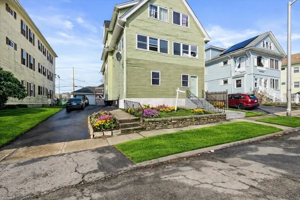 $799,900 | 33 Woodford Street, Worcester, MA 01604