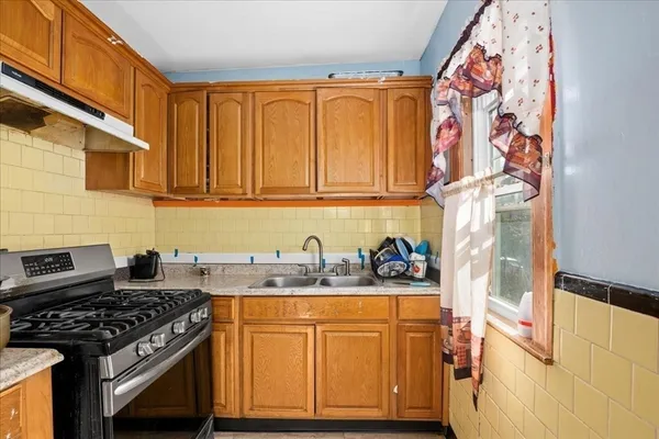 $799,900 | 33 Woodford Street, Worcester, MA 01604
