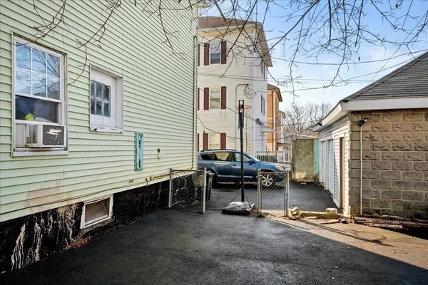 $799,900 | 33 Woodford Street, Worcester, MA 01604