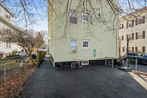 $799,900 | 33 Woodford Street, Worcester, MA 01604