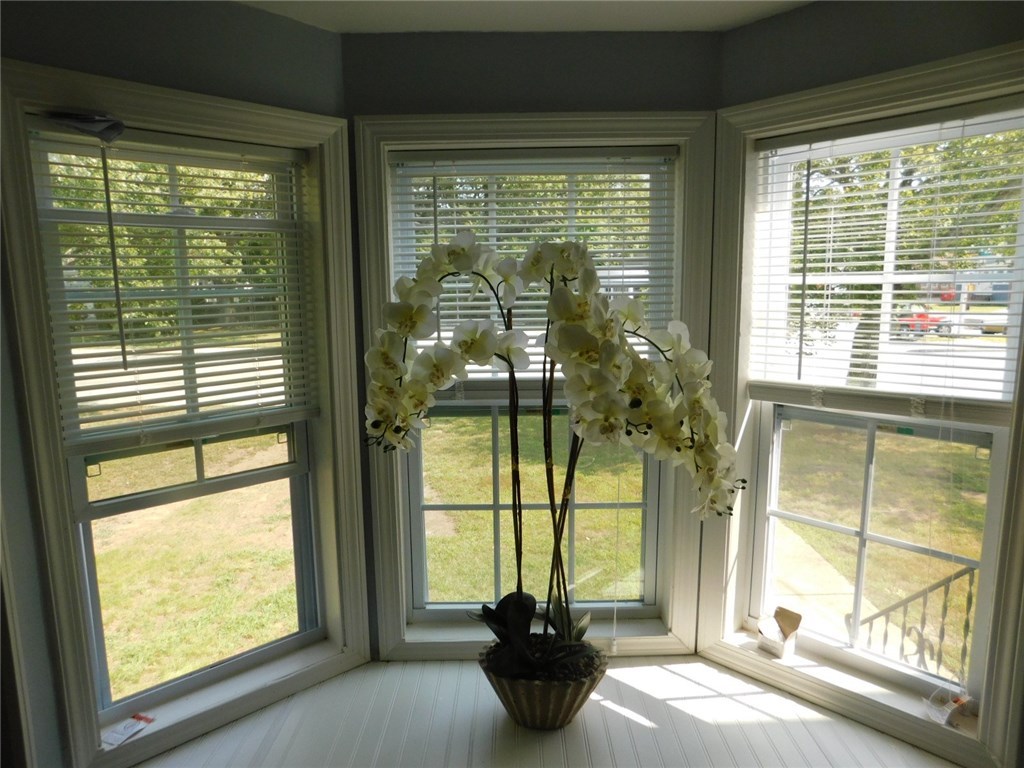 1005 West Shore Road Warwick, RI 02889 - Photo 3 of 17