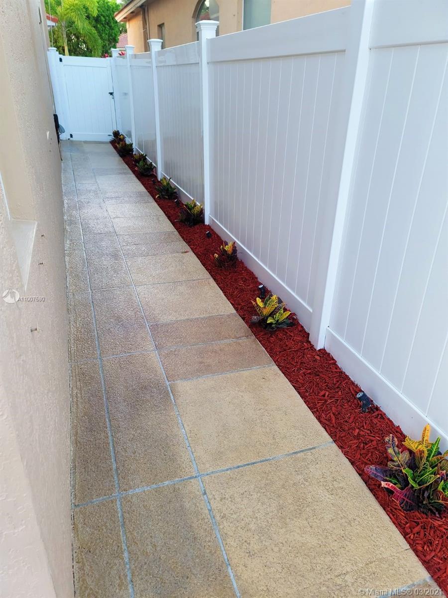 2121 Northeast 37th Terrace Homestead, FL 33033 - Photo 10 of 47