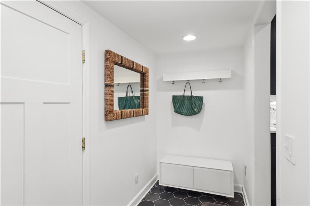 6920 Edgevale Road Kansas City, MO 64113 - Photo 10 of 36
