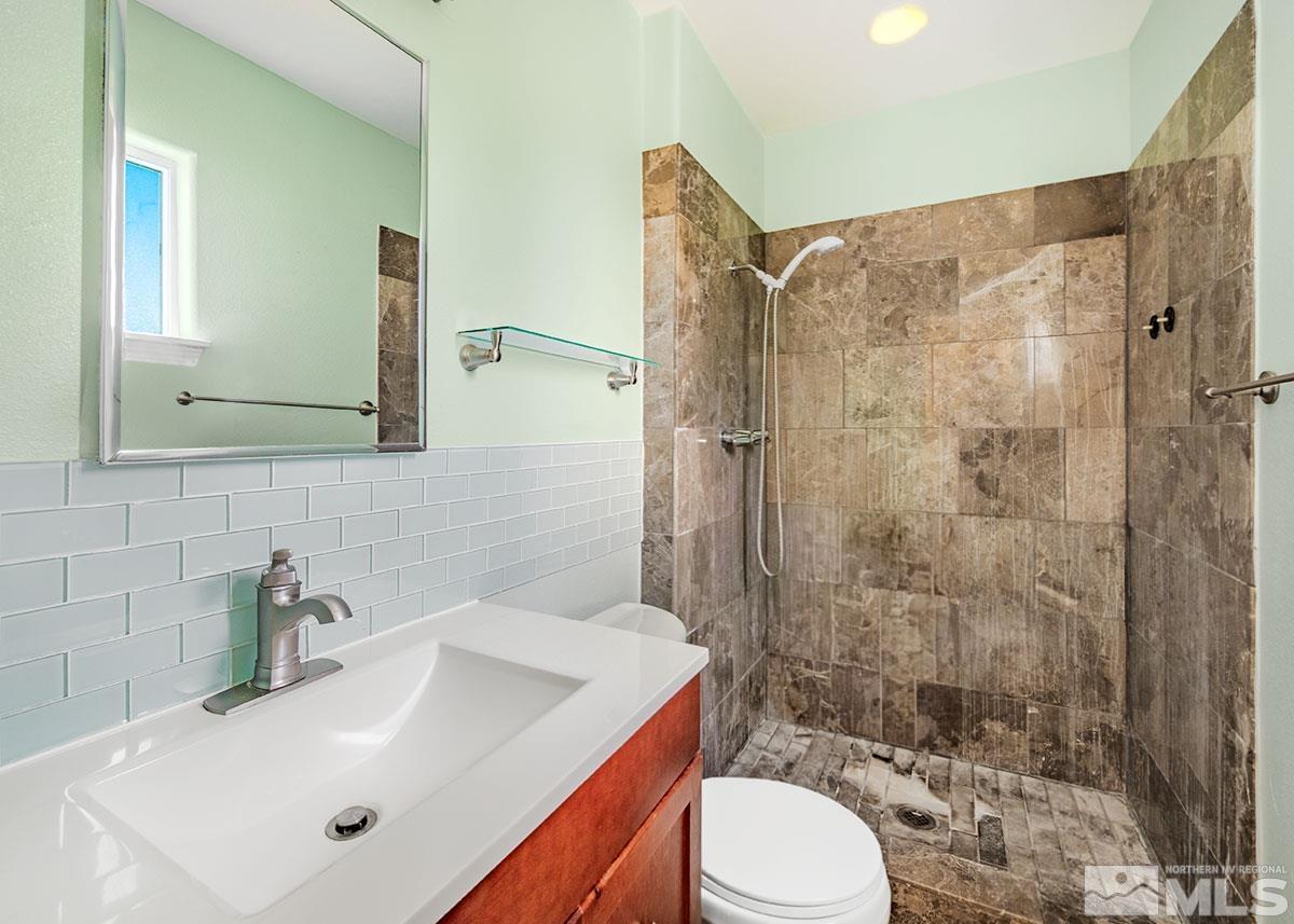 7501 Essex Way Reno, NV 89506 - Photo 7 of 15 a bathroom with a sink toilet and shower